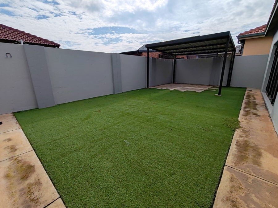2 Bedroom Property for Sale in Waterberry Estate North West